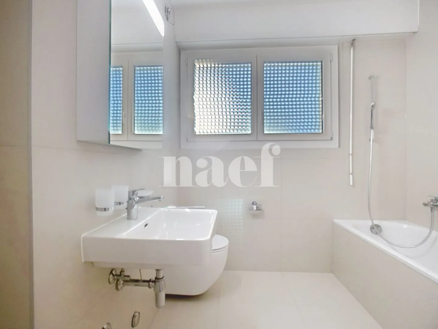 5-room apartment - Photo 1 of 10