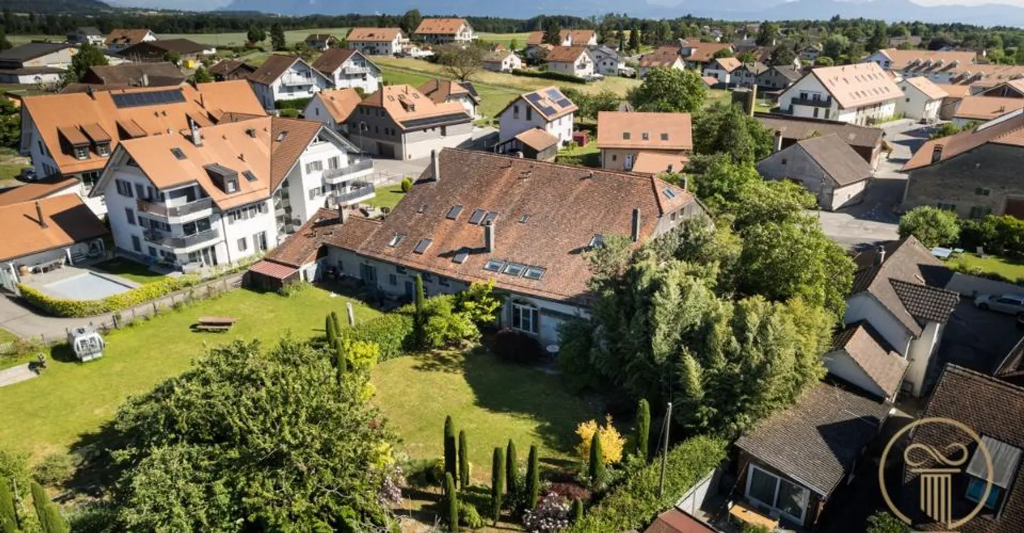 Charmantes Dorfhaus in Sullens - Foto 1 von 13