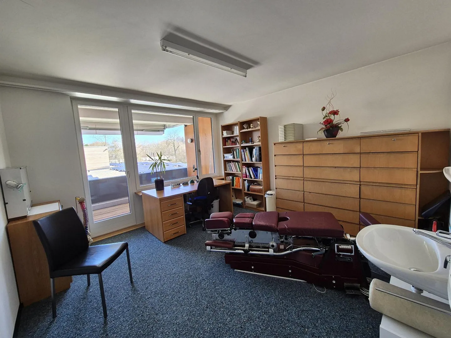 Attractive and versatile commercial space in a central location - Photo 4 of 8