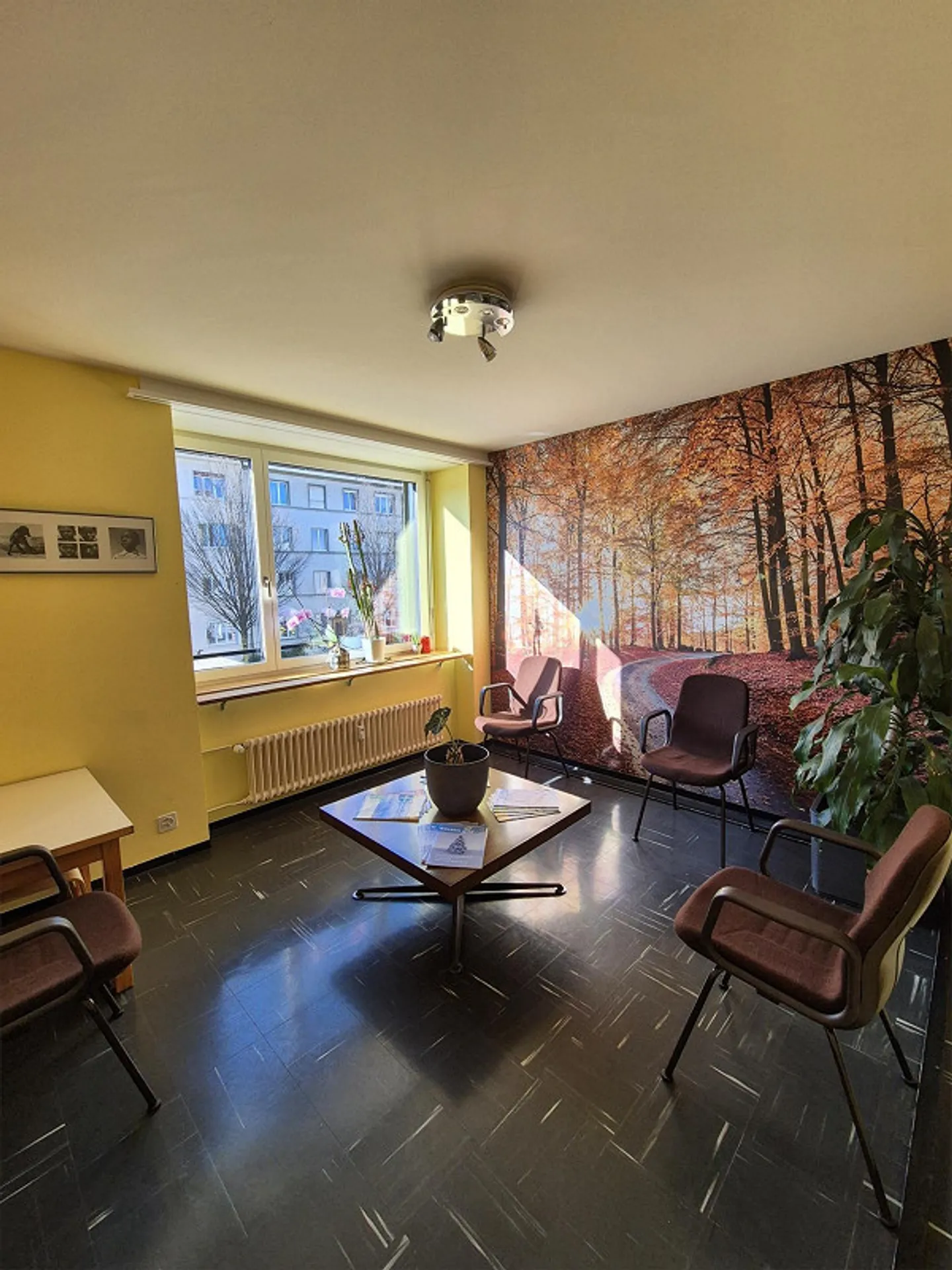 Attractive and versatile commercial space in a central location - Photo 8 of 8