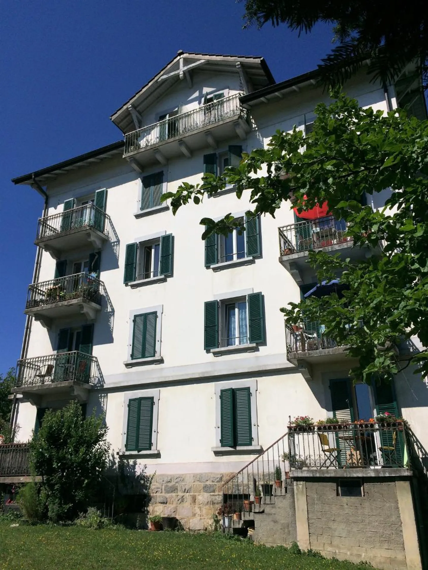 Appartamento affascinante con 3 stanze, balcone e accesso al giardino. - Foto 1 di 7