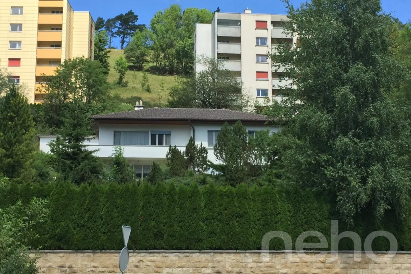 Maison Familiale Spacieuse à Couvet - Photo 1 sur 12