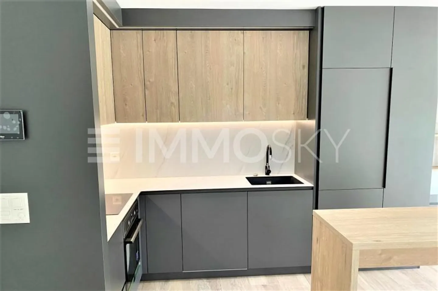 Appartamento Elegante con Vista Fiume - Foto 3 di 5