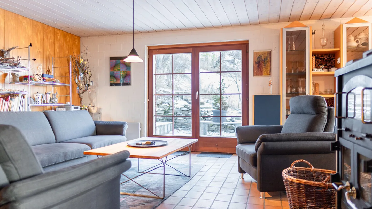 Casa bifamiliare in posizione tranquilla a Eischoll con una vista magnifica - Foto 2 di 8