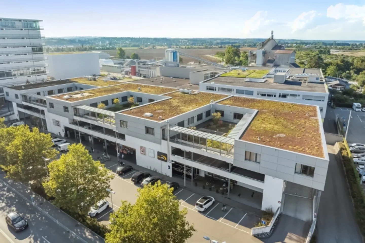 Espace de bureau agrandi dans la région des trois frontières avec une grande terrasse - Photo 1 sur 13