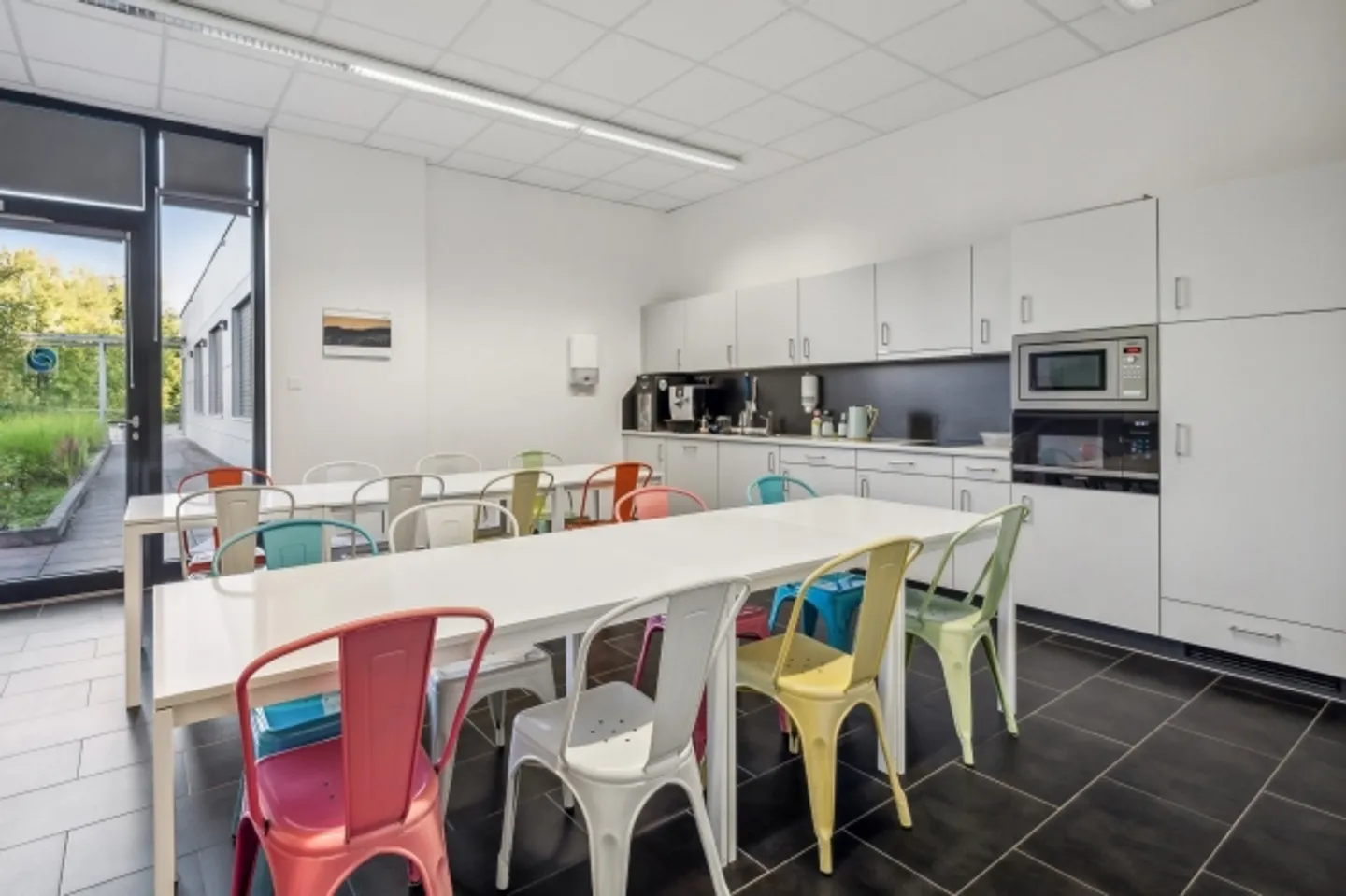 Espace de bureau agrandi dans la région des trois frontières avec une grande terrasse - Photo 5 sur 13