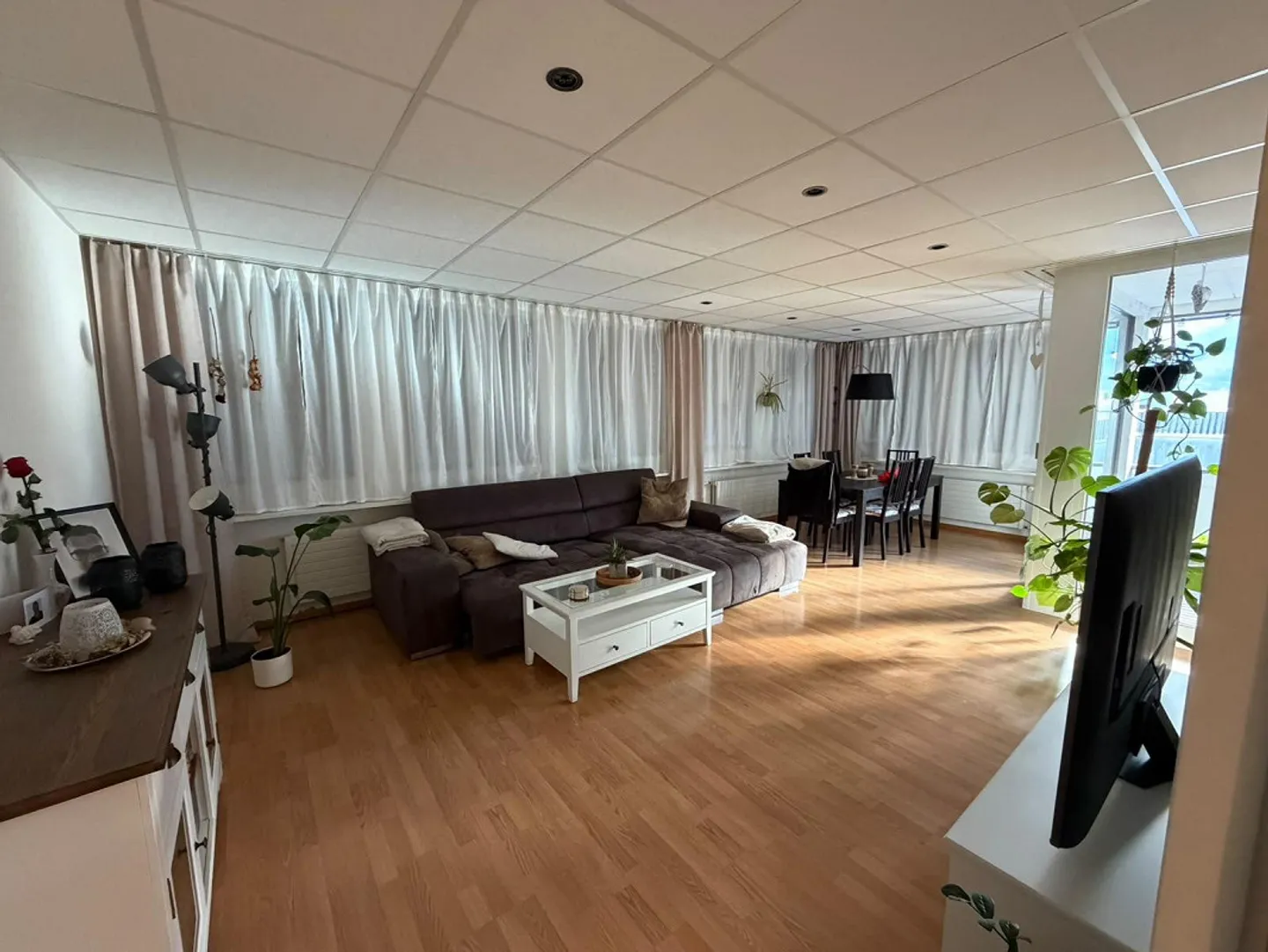 Ampio appartamento di 4,5 stanze con loggia - Foto 1 di 11
