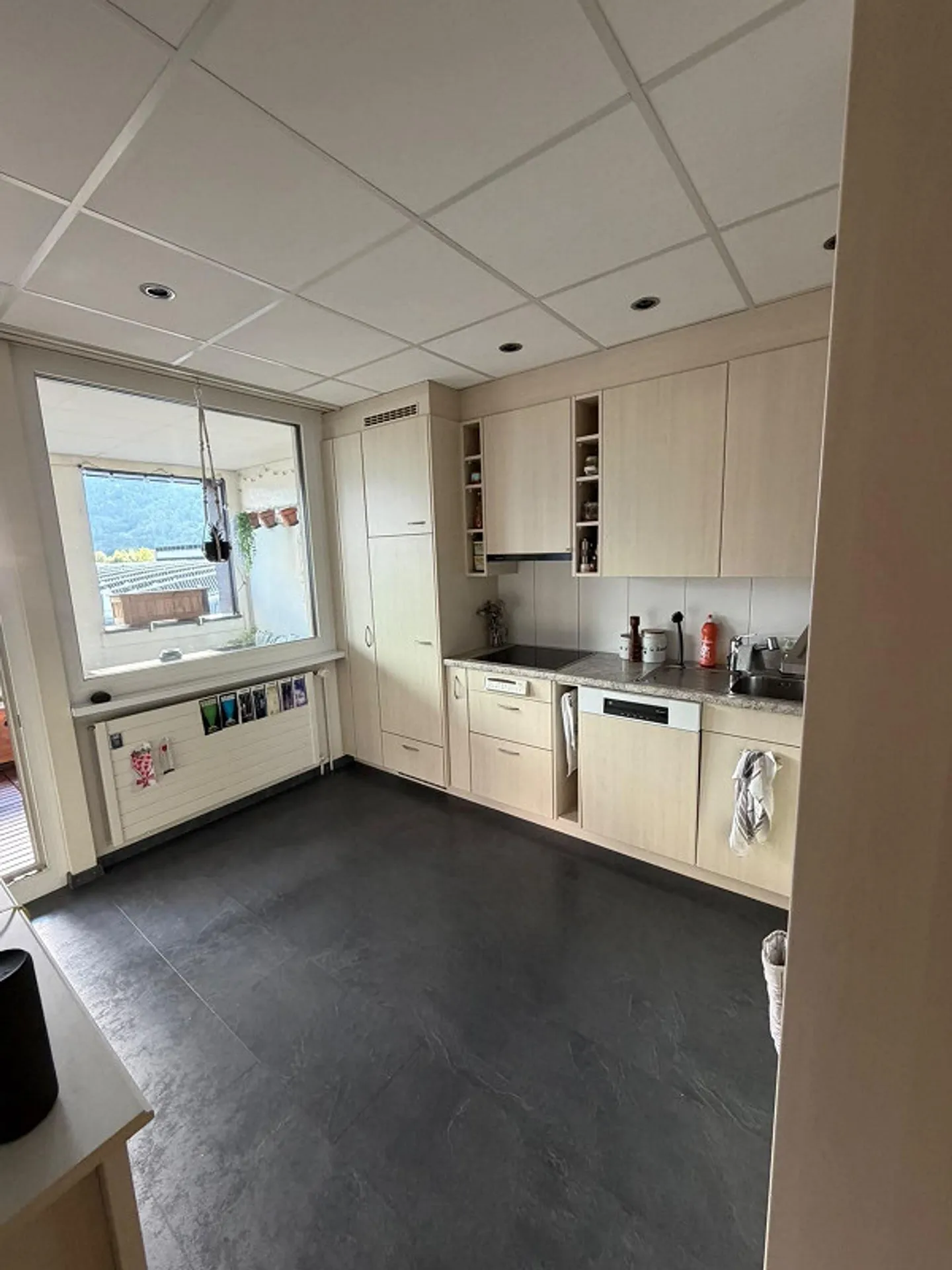 Ampio appartamento di 4,5 stanze con loggia - Foto 4 di 11