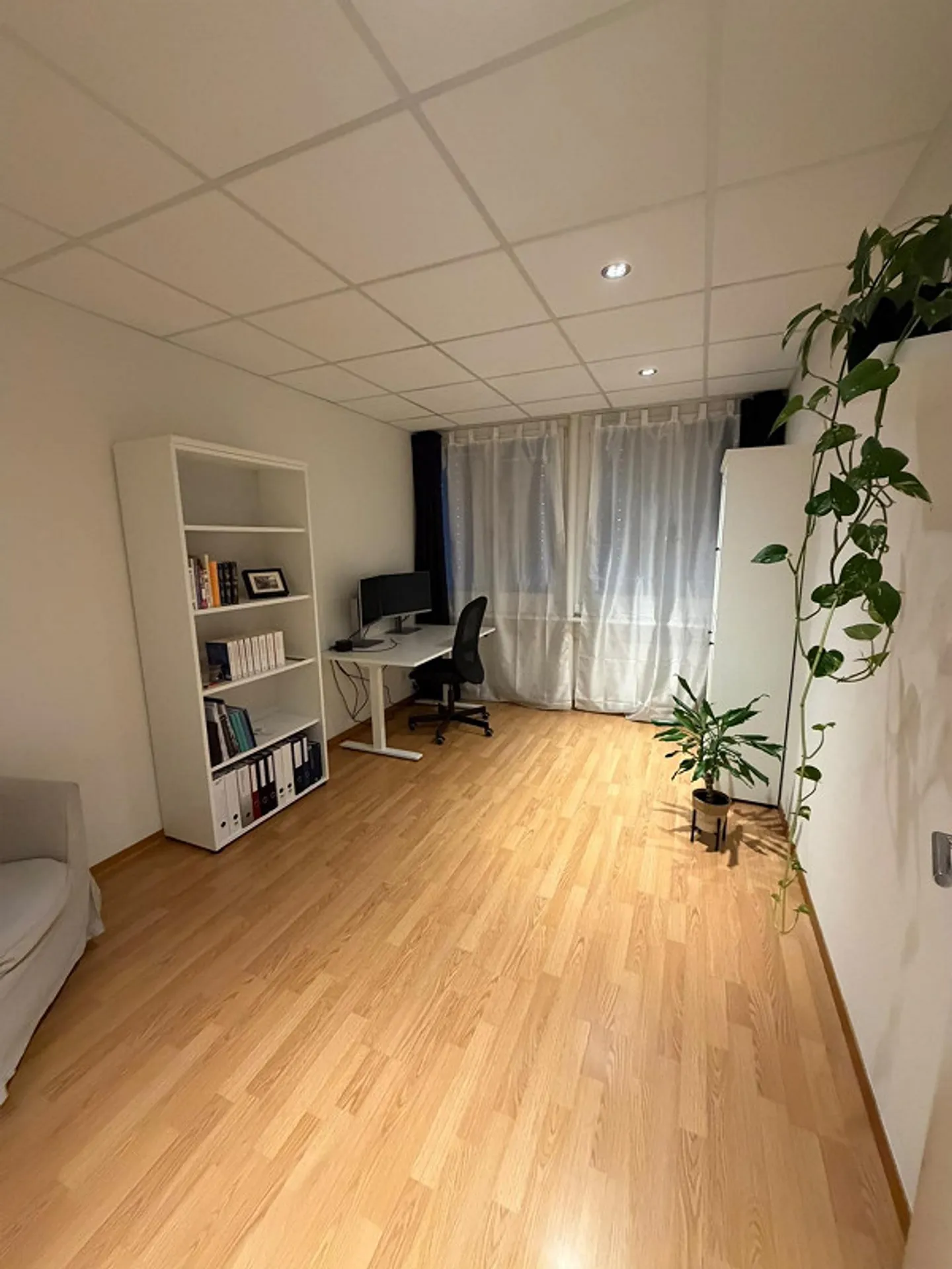Ampio appartamento di 4,5 stanze con loggia - Foto 8 di 11