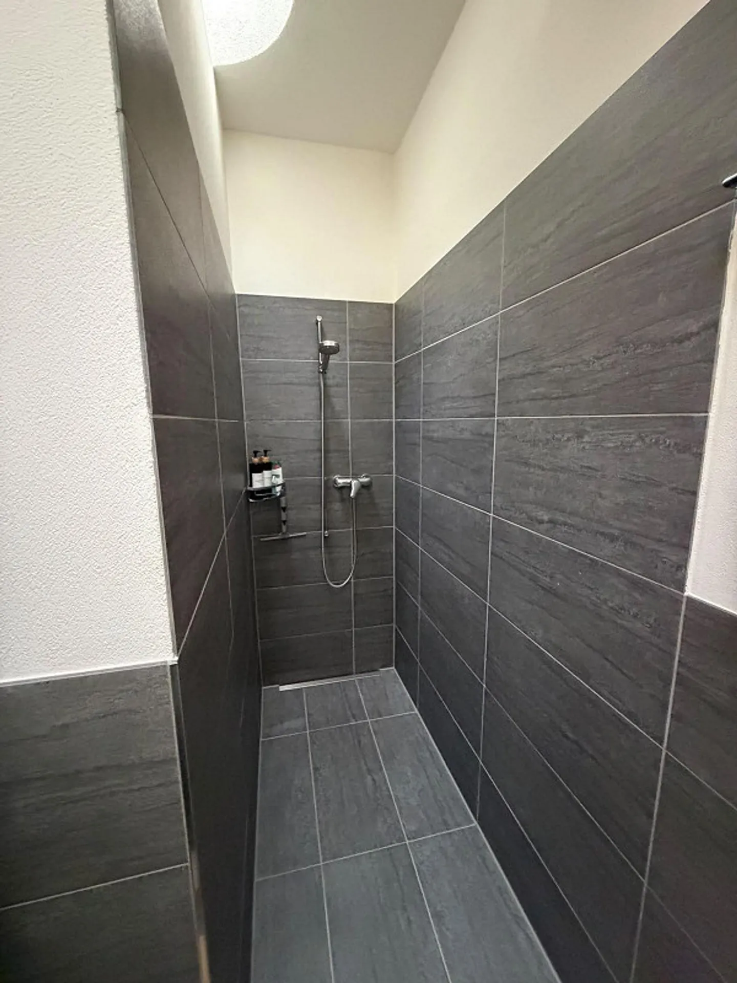 Ampio appartamento di 4,5 stanze con loggia - Foto 10 di 11