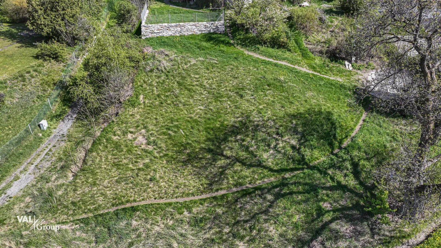Building land with approved single-family house in an exclusive, elevated location - Photo 10 of 11