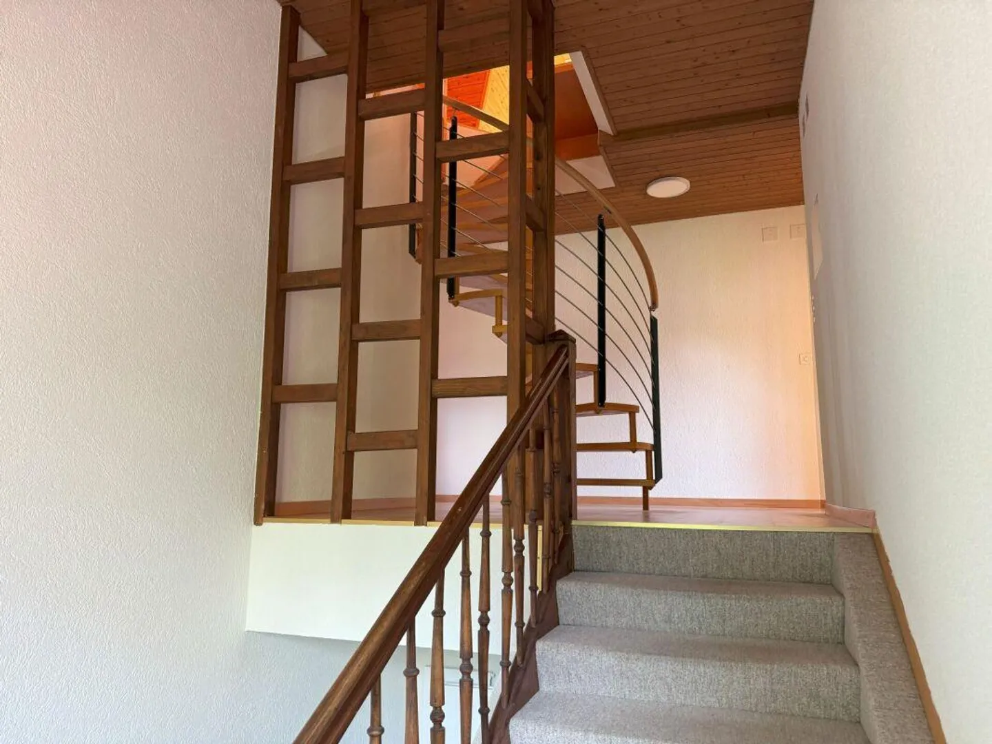 Appartement en duplex rénové de 4,5 pièces avec vue sur le lac près de la gare - Photo 8 sur 14