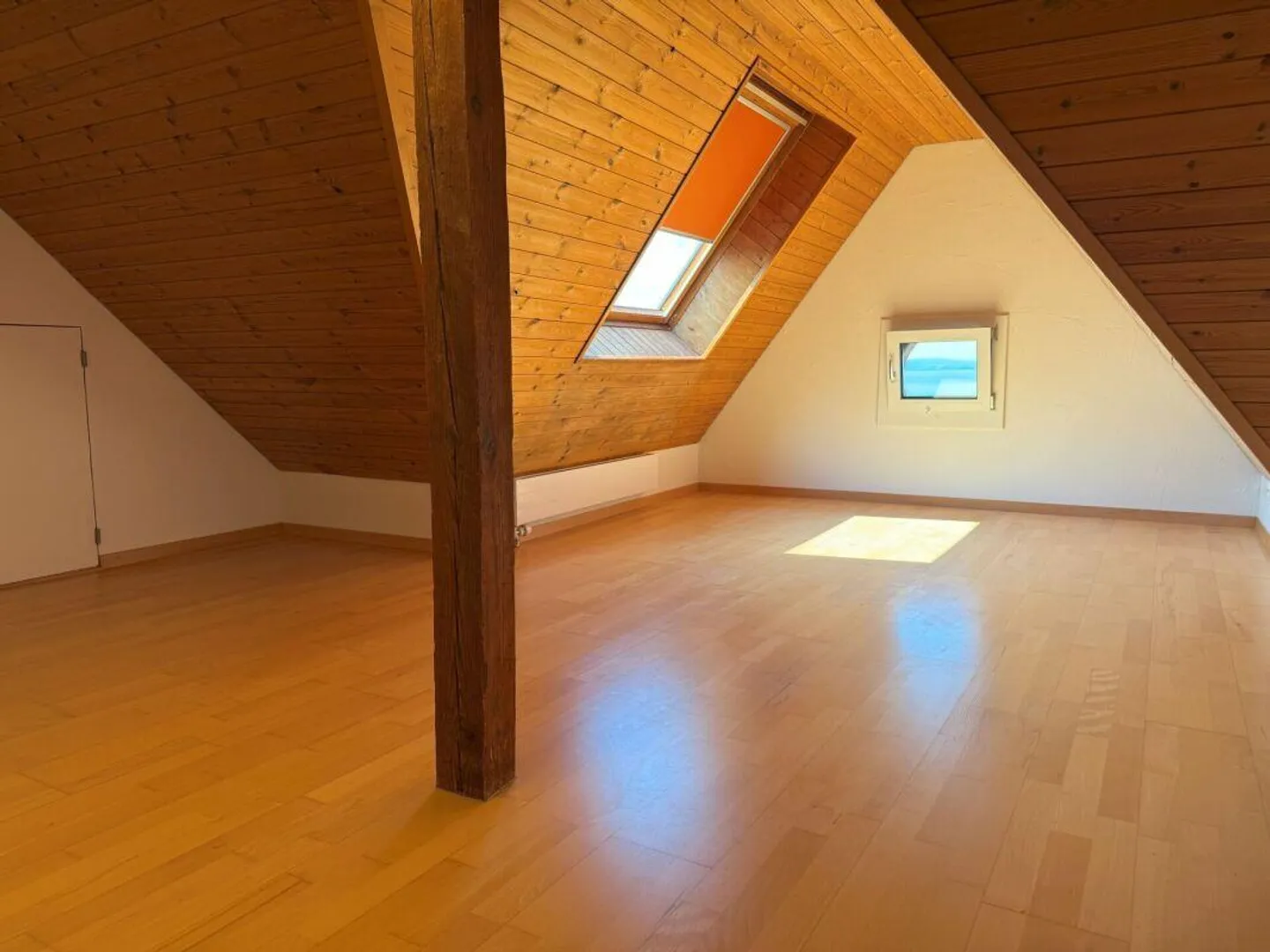 Appartement en duplex rénové de 4,5 pièces avec vue sur le lac près de la gare - Photo 10 sur 14