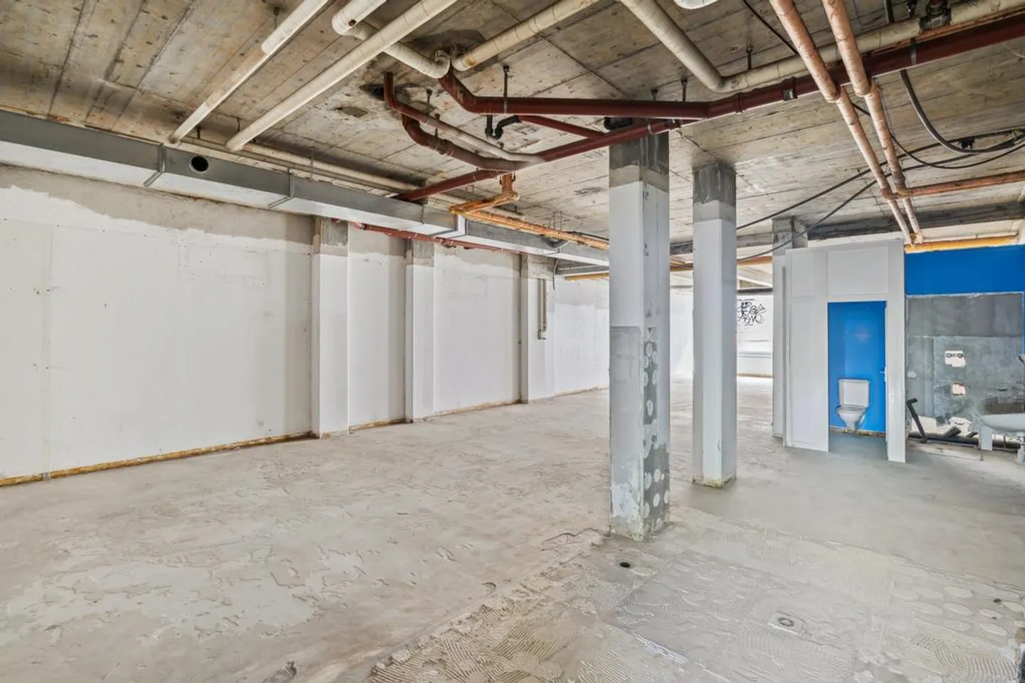 In ottima posizione: spazio commerciale/ufficio di 145,5 m2 pronto per essere occupato - Foto 6 di 11
