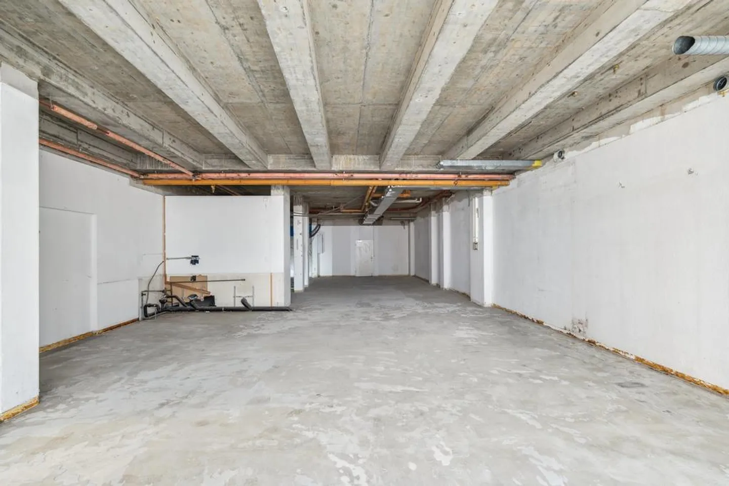 In ottima posizione: spazio commerciale/ufficio di 145,5 m2 pronto per essere occupato - Foto 8 di 11