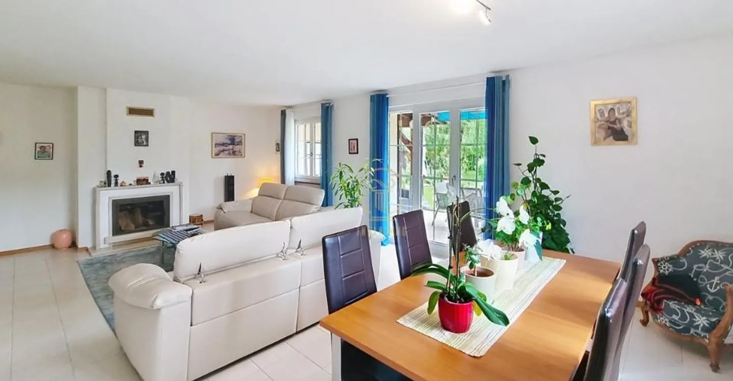 RENENS - Villa mitoyenne de 5.5 p. avec grand jardin. Pas inscrite dans une PPE. - Photo 2 of 11