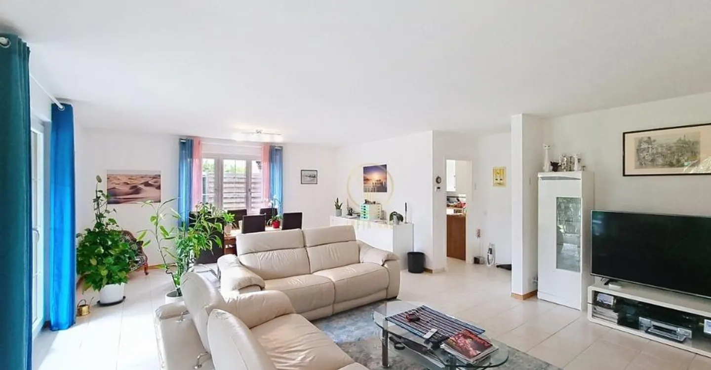 RENENS - Villa mitoyenne de 5.5 p. avec grand jardin. Pas inscrite dans une PPE. - Photo 4 of 11