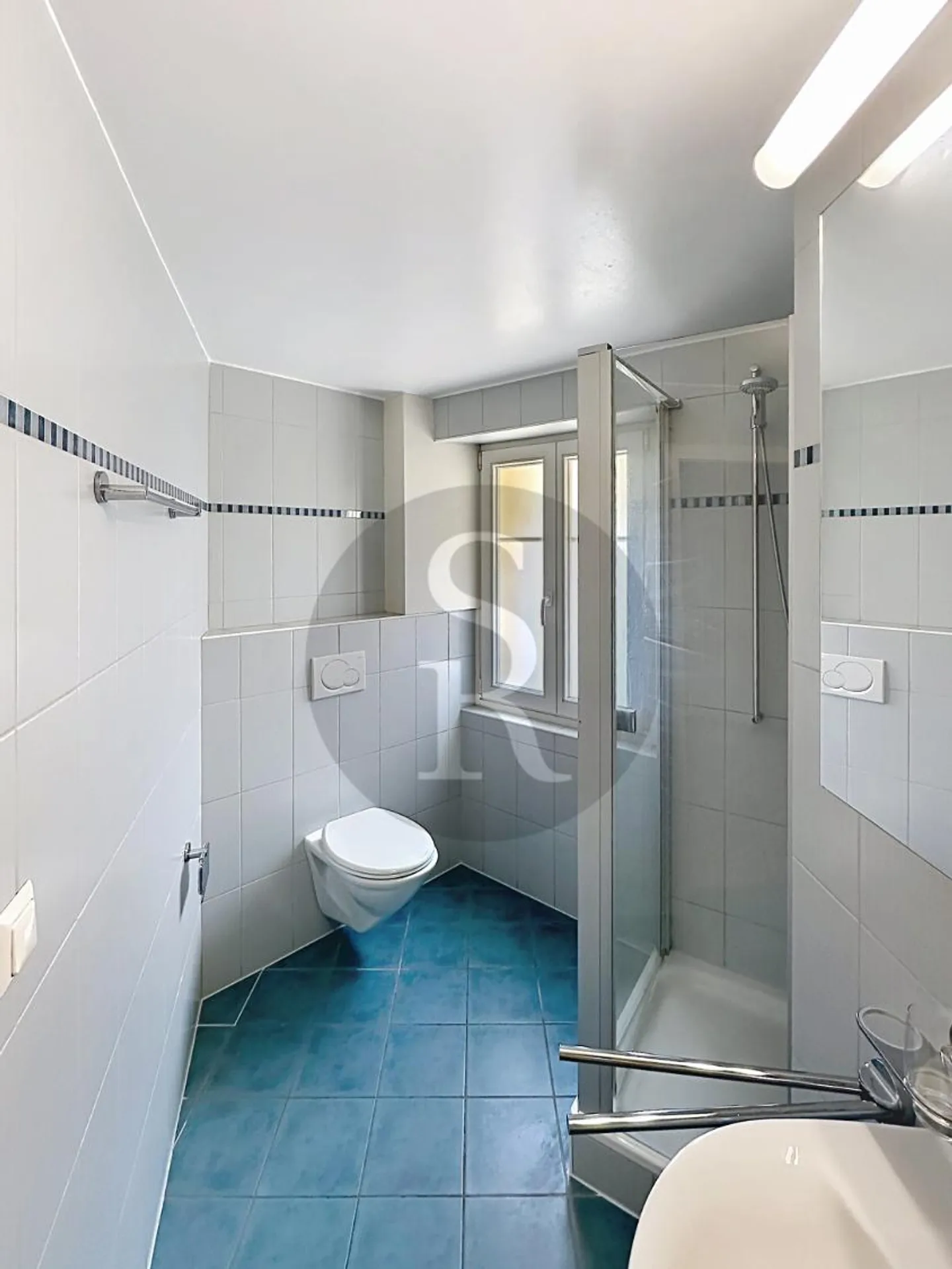 6-room apartment - Photo 3 of 11