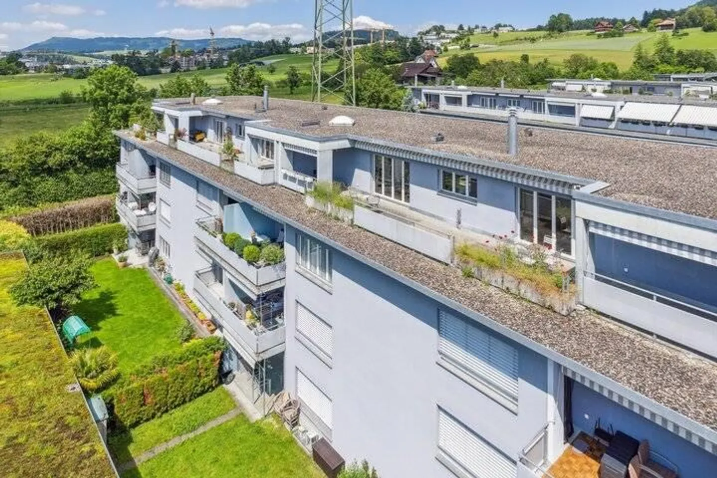 APPARTEMENT PENTHOUSE MODERNE DE 4,5 CHAMBRES AVEC TERRASSE DE 50 M² ET VUE SUR LA MONTAGNE À BAAR - Photo 7 sur 8