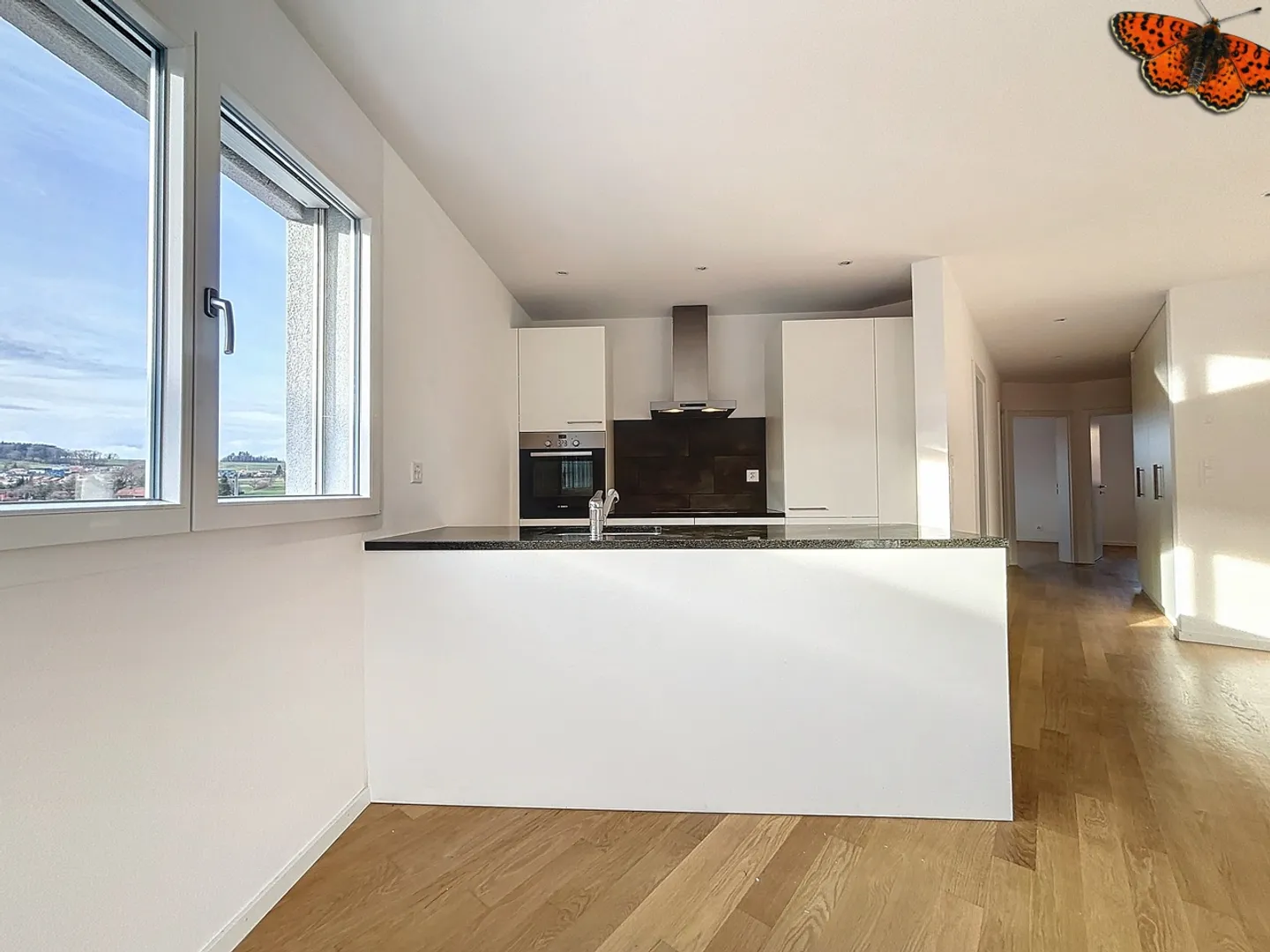 MAGNIFICENT 4-ROOM APARTMENT - Beautiful spaces and balcony - Photo 3 of 14
