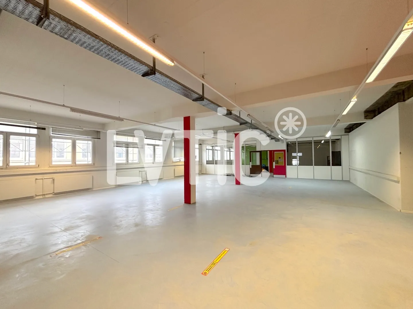 Espace Commercial Spacieux à Renens - Photo 1 sur 11