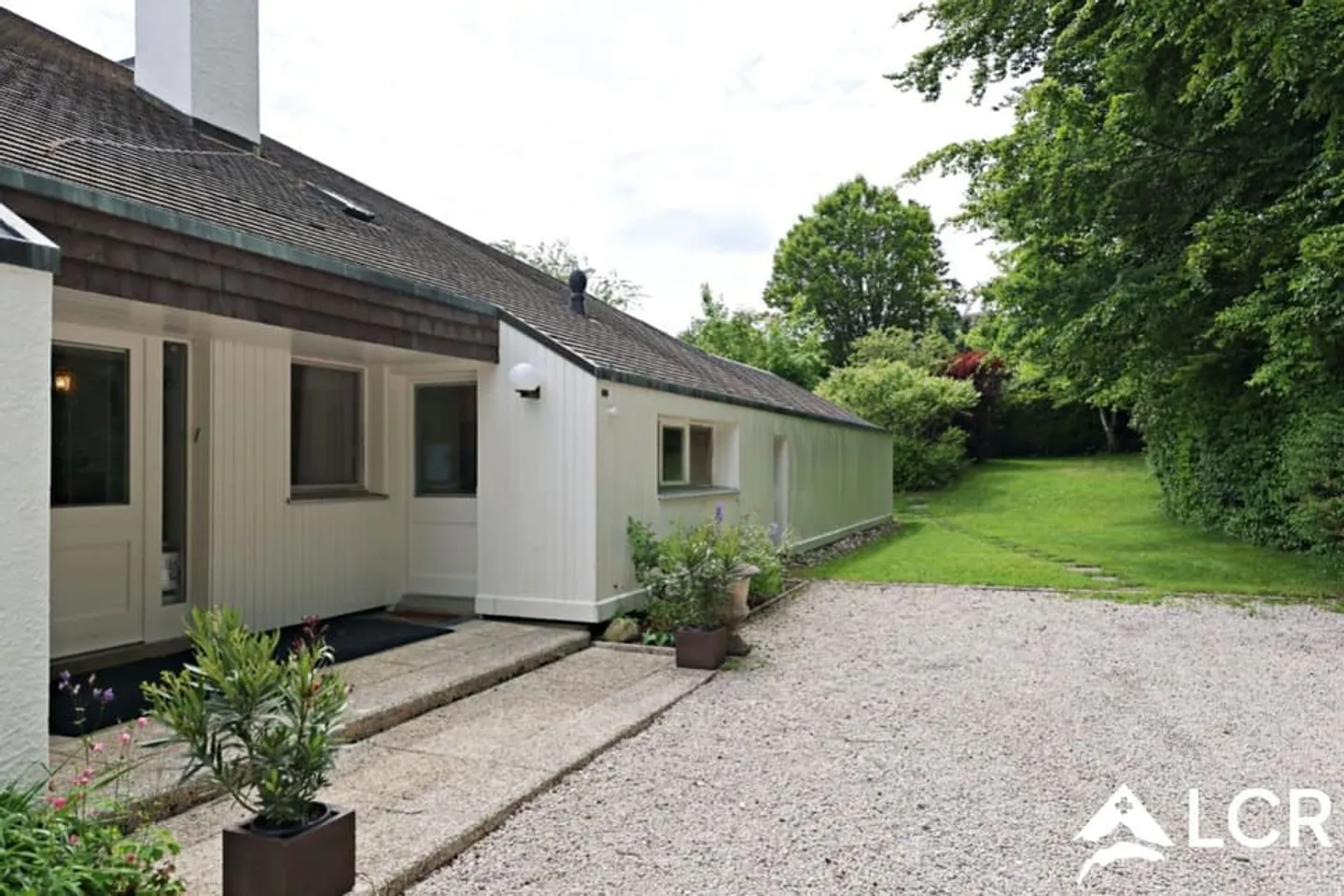 Magnifica casa d'architetto 9,5P / giardino paesaggistico con piscina - Foto 2 di 13