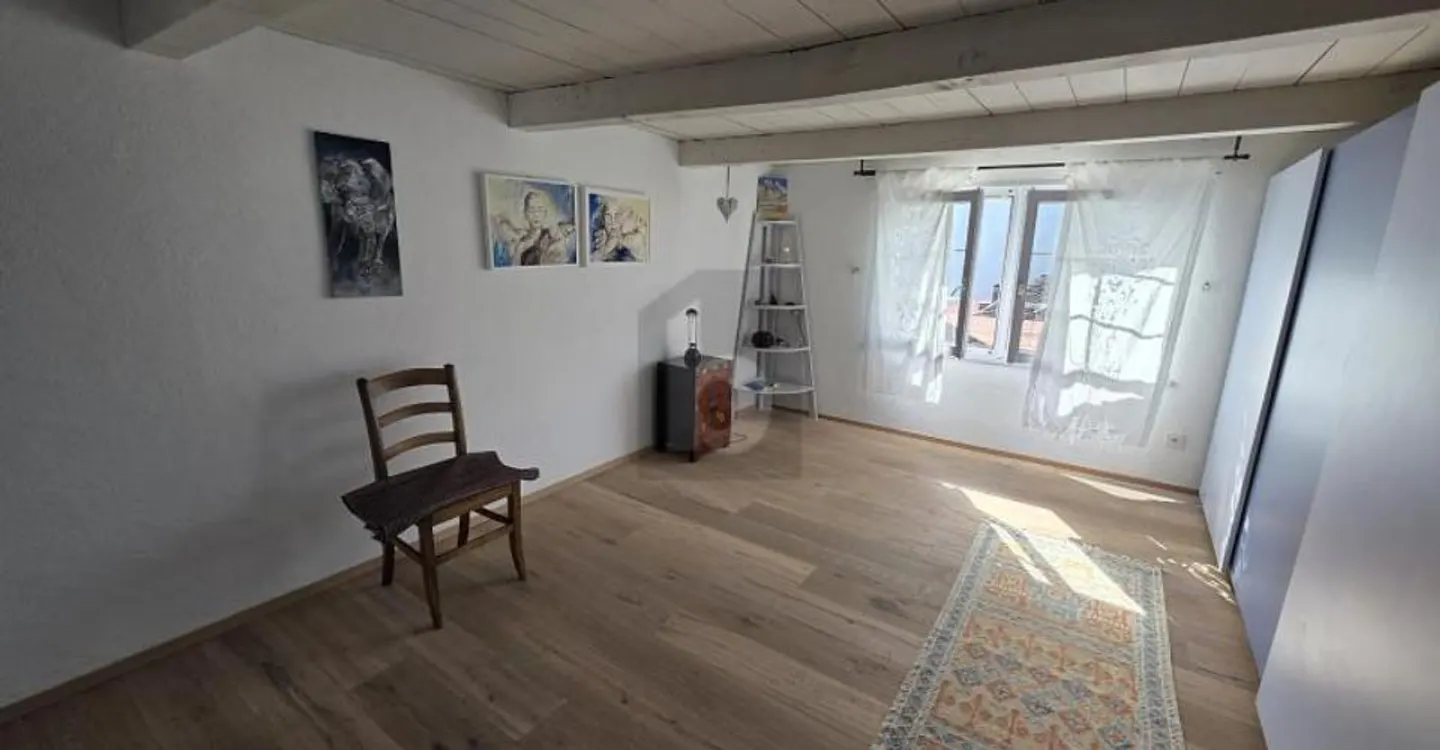 Welcoming and Spacious with Garden - Photo 5 of 6
