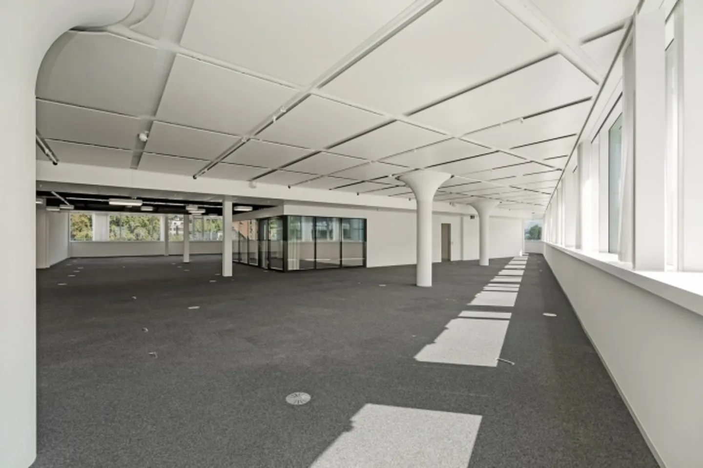 Office space for rent - Photo 2 of 8