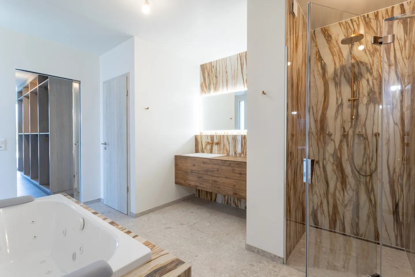 Außergewöhnliche Wohnung zwischen Natur und zeitgenössischer Eleganz - Foto 6 von 9