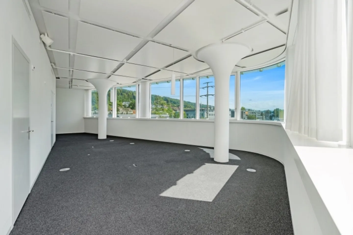 Office space for rent - Photo 7 of 8