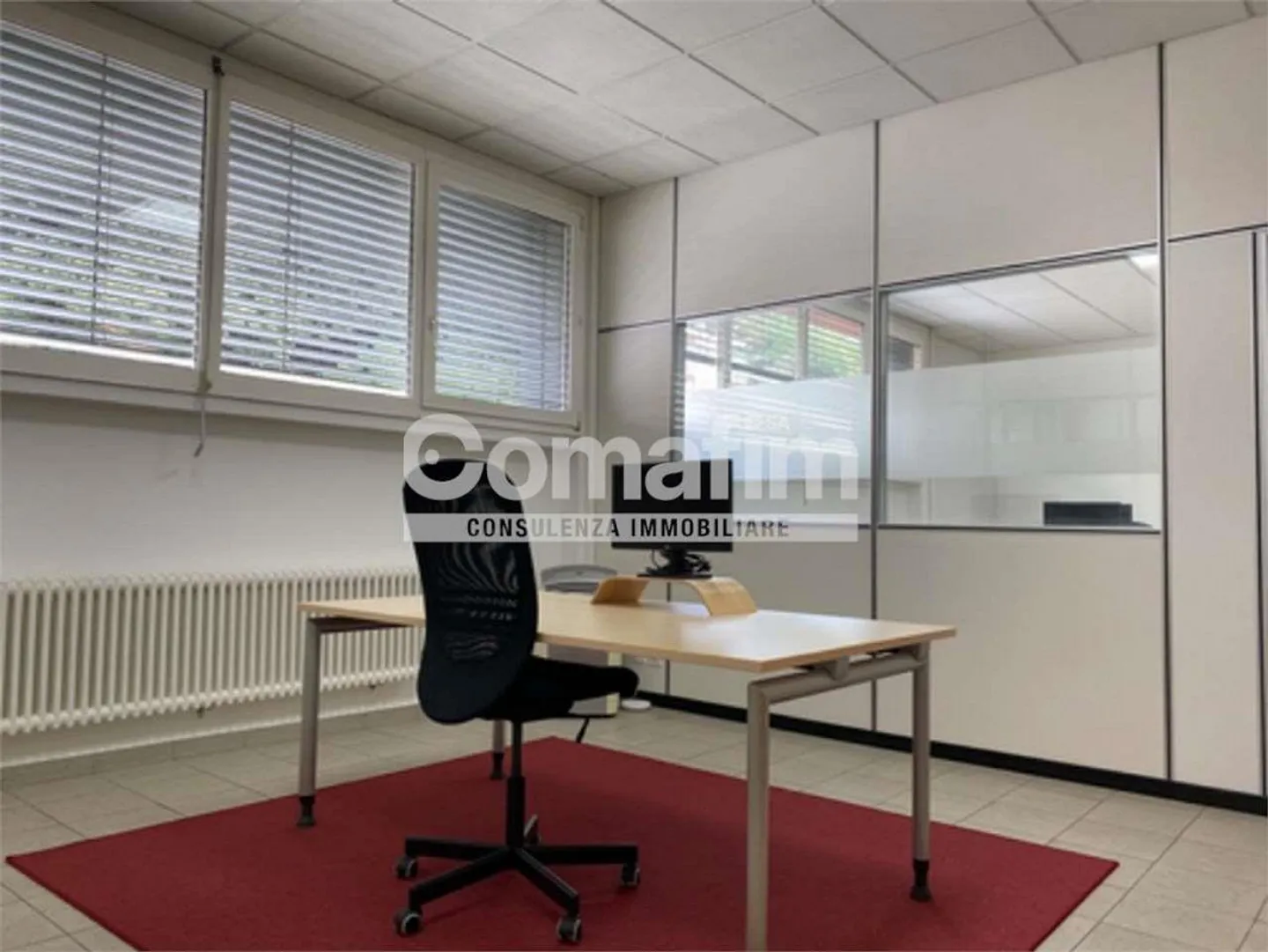Bureau privé meublé dans un espace de coworking - Photo 1 sur 5