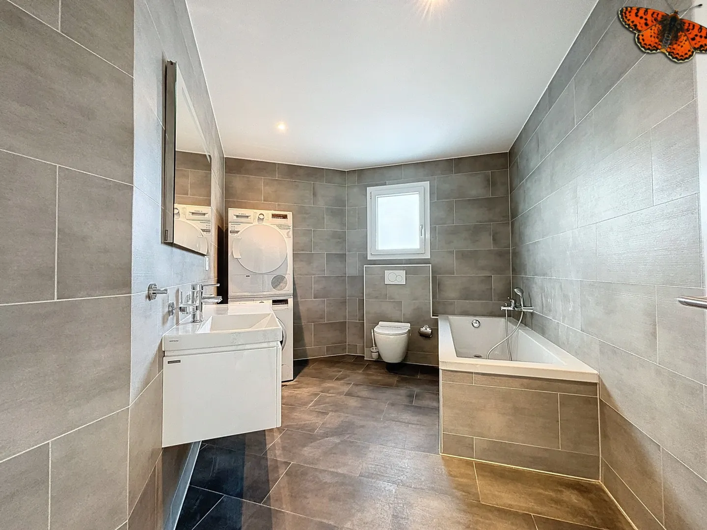 MAGNIFICENT 4-ROOM APARTMENT - Beautiful spaces and balcony - Photo 7 of 14