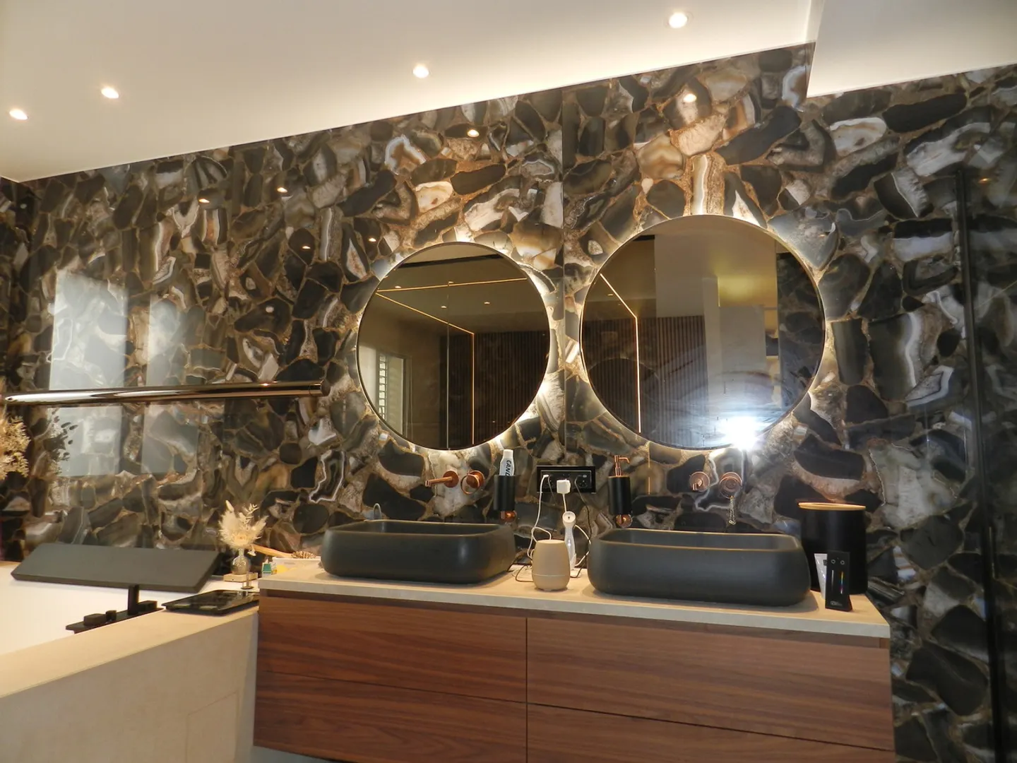 Versatile Villas with Pool - Photo 13 of 20