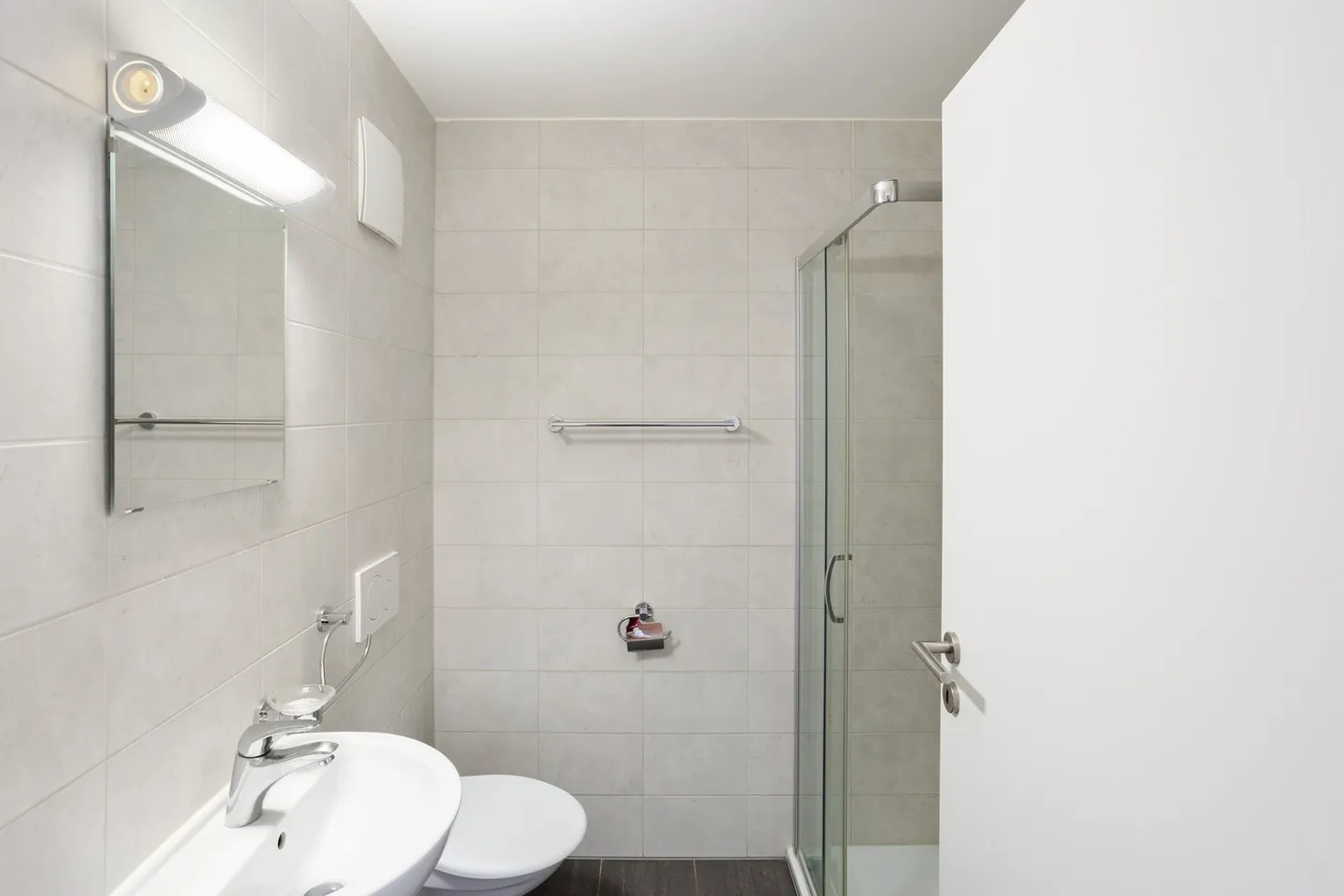 Beautiful spacious and modern accommodation - Photo 6 of 10