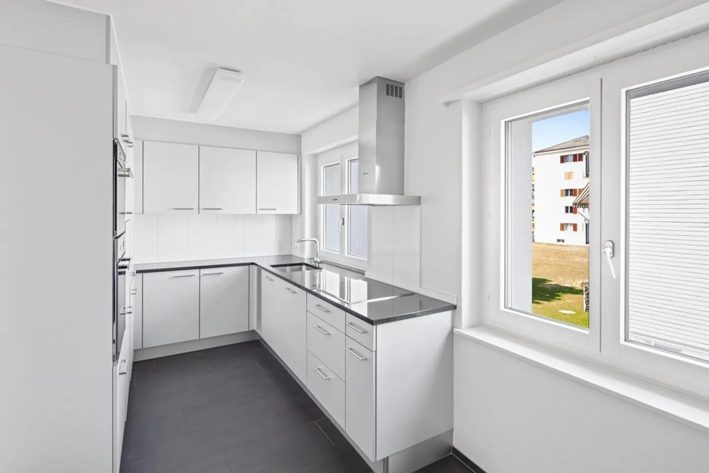 Beautiful and bright 3-room apartment for rent in Uster - Photo 1 of 8