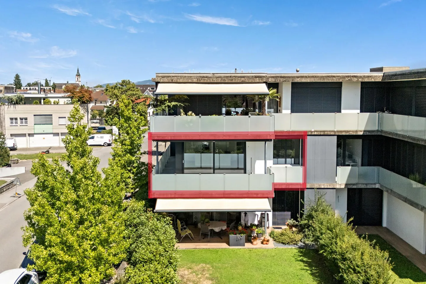 Ampio e ben curato appartamento di 2,5 stanze con balcone di 31 m² e alto - Foto 2 di 17