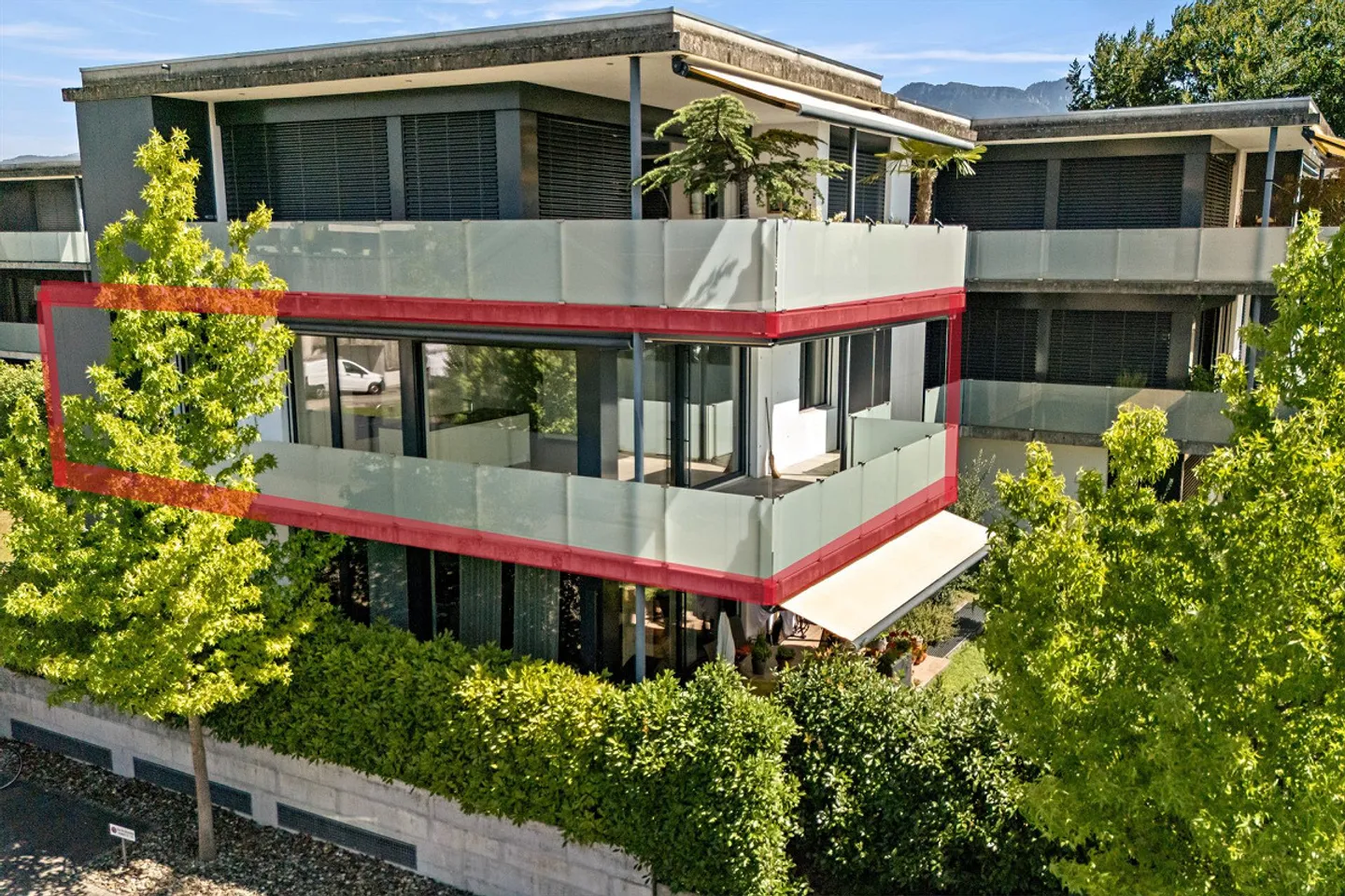 Ampio e ben curato appartamento di 2,5 stanze con balcone di 31 m² e alto - Foto 3 di 17