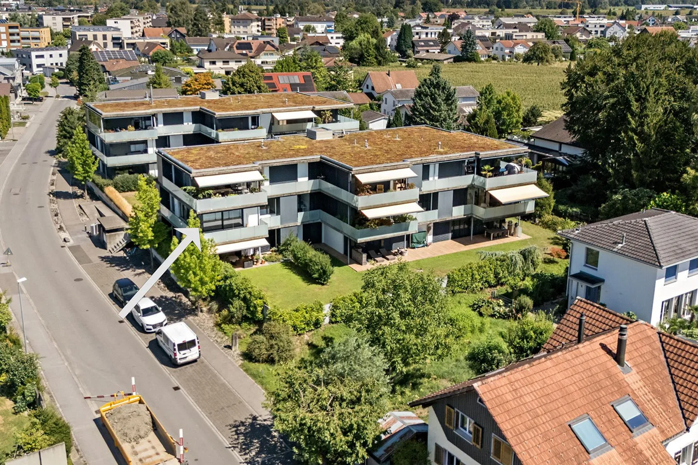 Ampio e ben curato appartamento di 2,5 stanze con balcone di 31 m² e alto - Foto 4 di 17