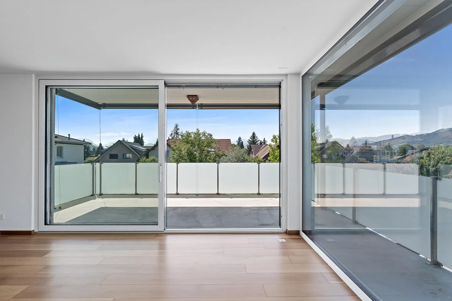 Ampio e ben curato appartamento di 2,5 stanze con balcone di 31 m² e alto - Foto 9 di 17