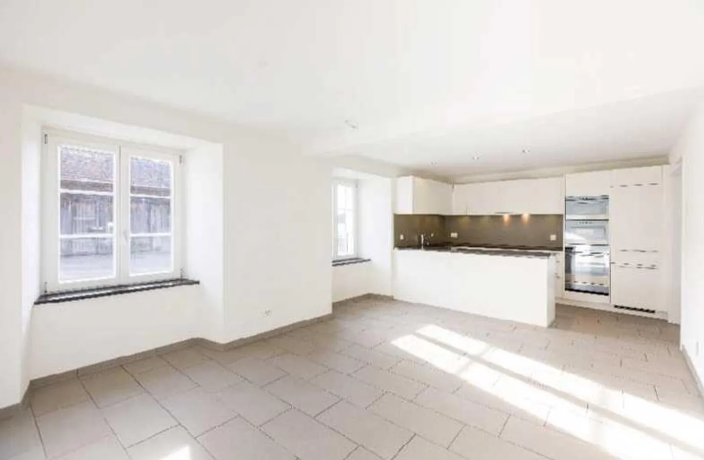 Mehrfamilienhaus und bewilligtes Bauprojekt für 5 Reihenhäuser - Foto 3 von 8