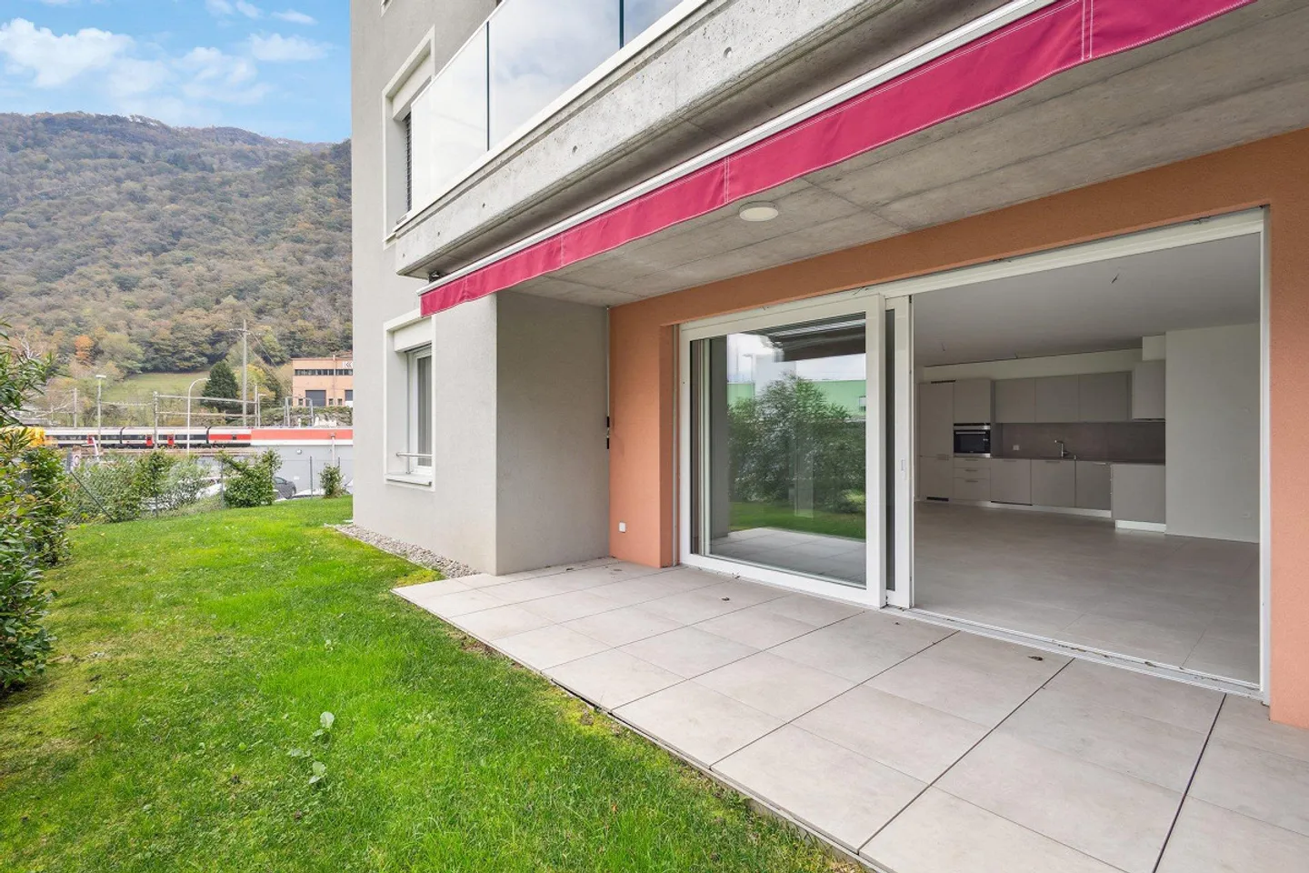Modernes und neues Apartment mit Garten - Foto 8 von 9