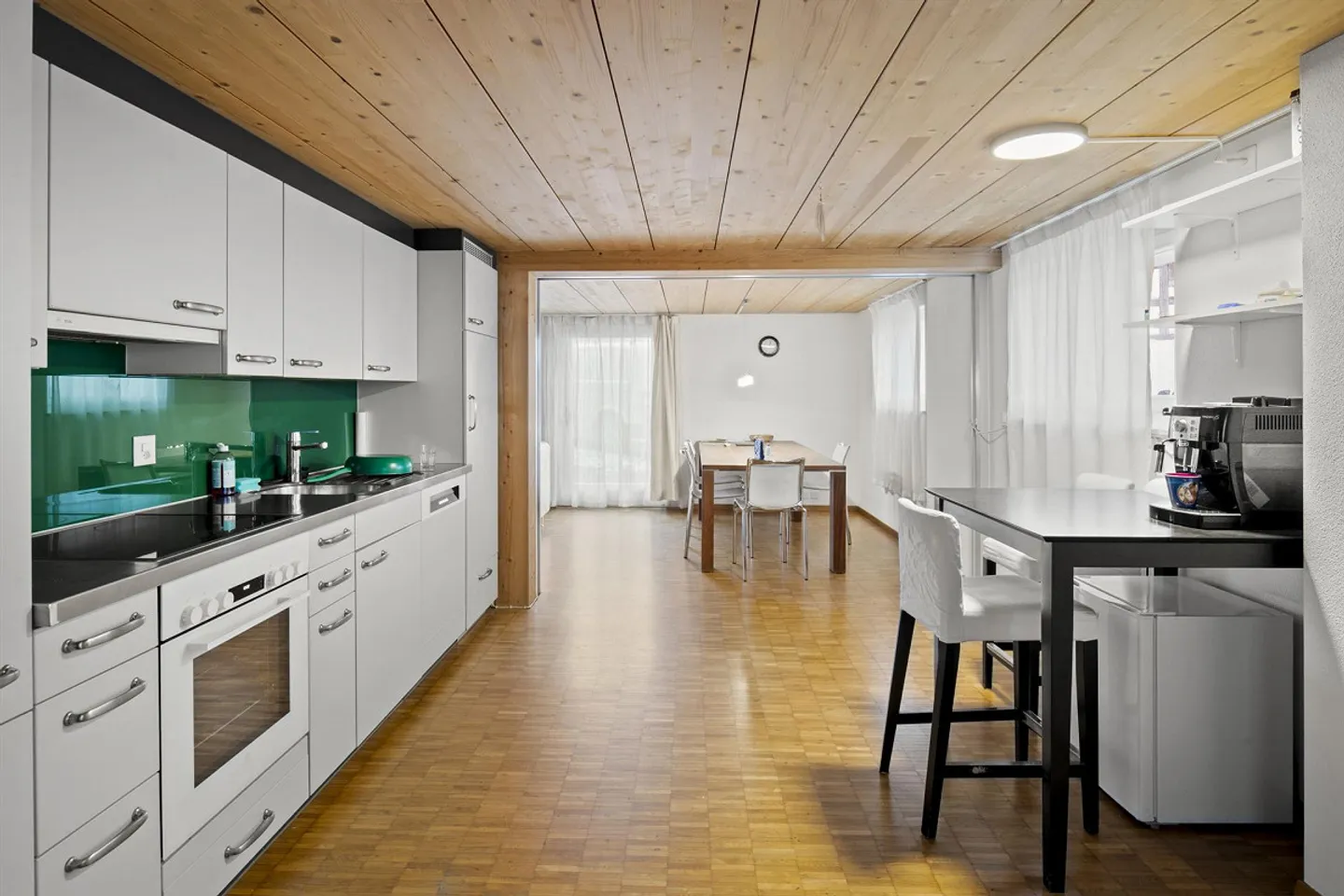 Appartement élégant de 3,5 pièces au rez-de-chaussée - emplacement central de premier choix - Photo 2 sur 2