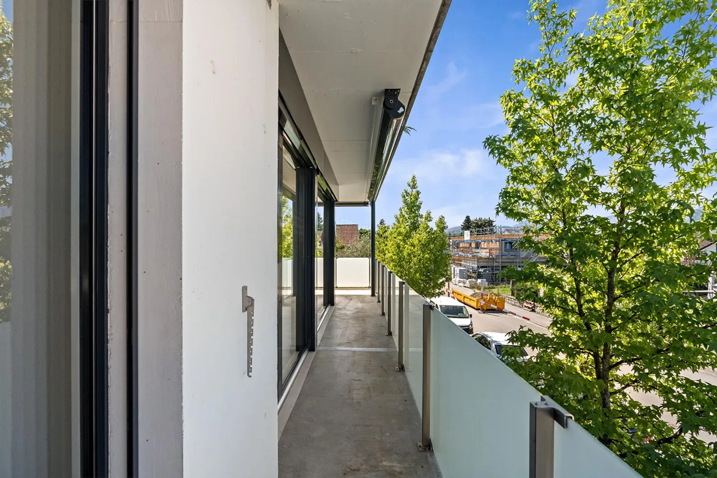 Ampio e ben curato appartamento di 2,5 stanze con balcone di 31 m² e alto - Foto 11 di 17