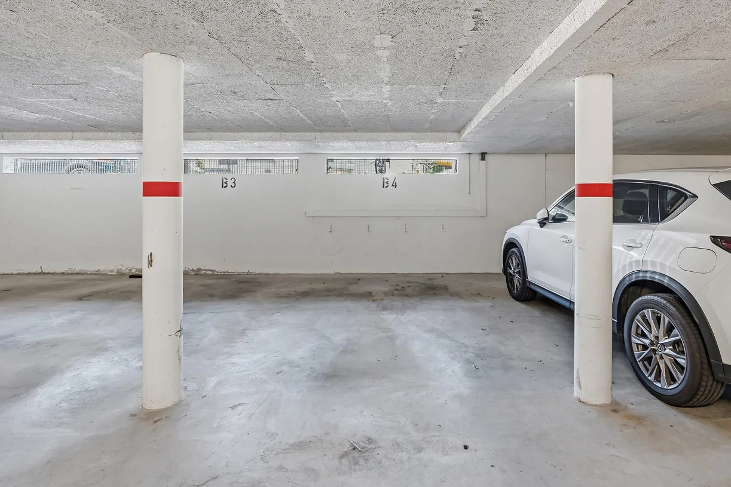Ampio e ben curato appartamento di 2,5 stanze con balcone di 31 m² e alto - Foto 13 di 17