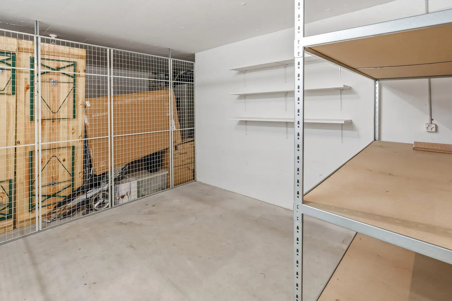 Ampio e ben curato appartamento di 2,5 stanze con balcone di 31 m² e alto - Foto 14 di 17
