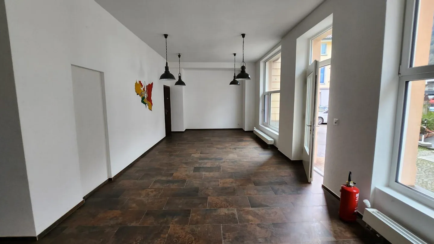 Spazio commerciale attraente in affitto a Erstfeld - Foto 1 di 2