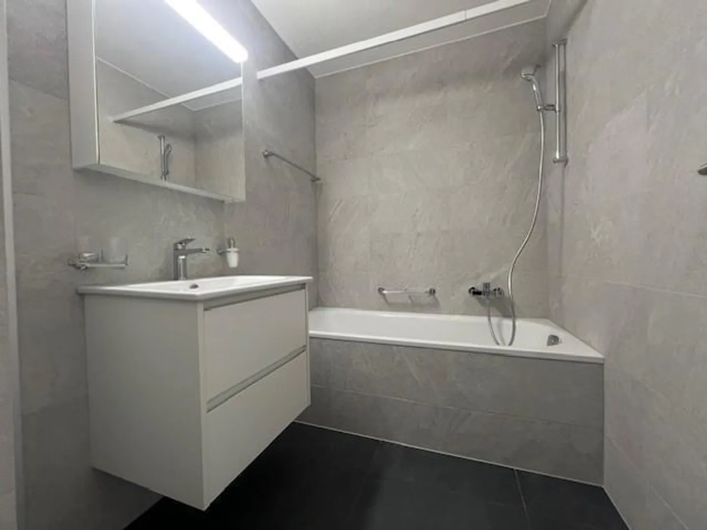 For rent in Büetigen: renovated 4.5-room apartment with garden - Photo 8 of 9