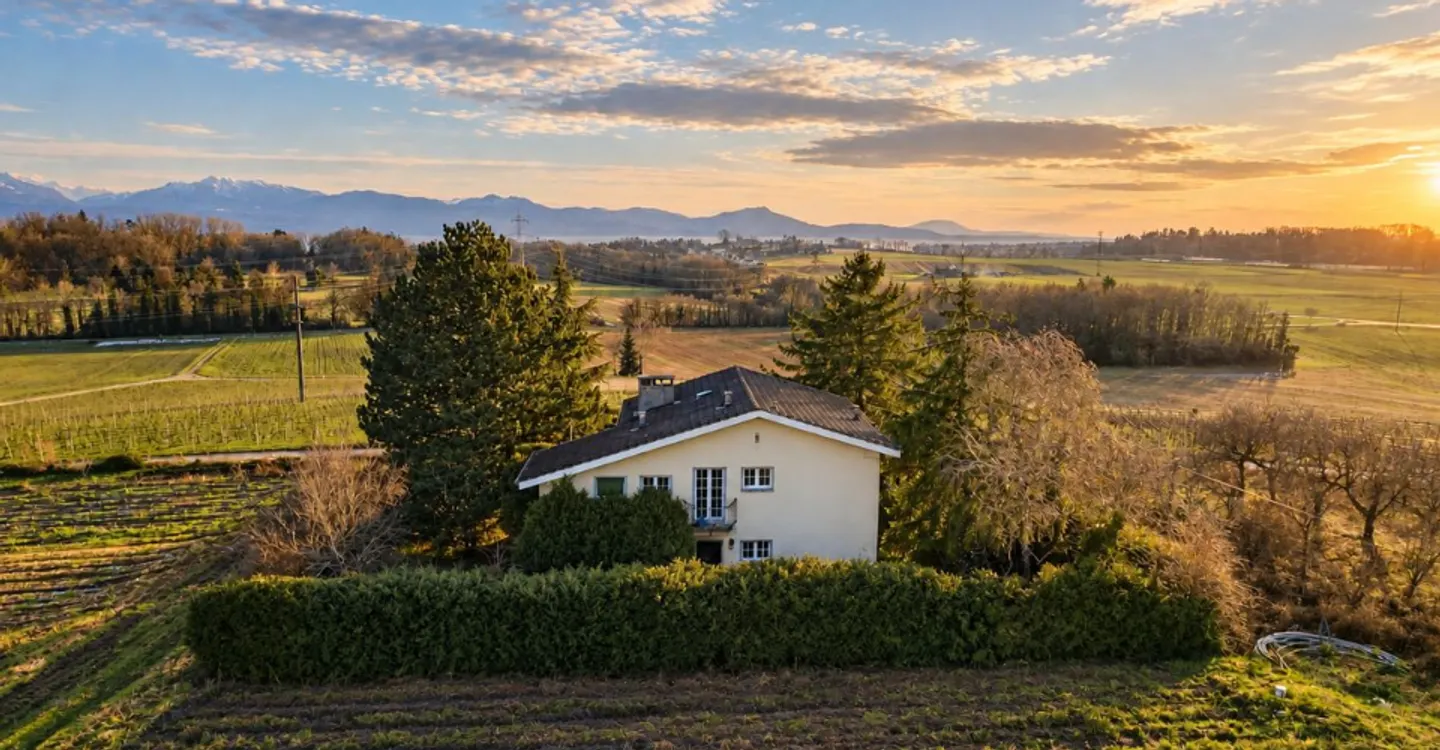 BREMBLENS - Detached house with a view of the lake and mountains - Photo 1 of 13