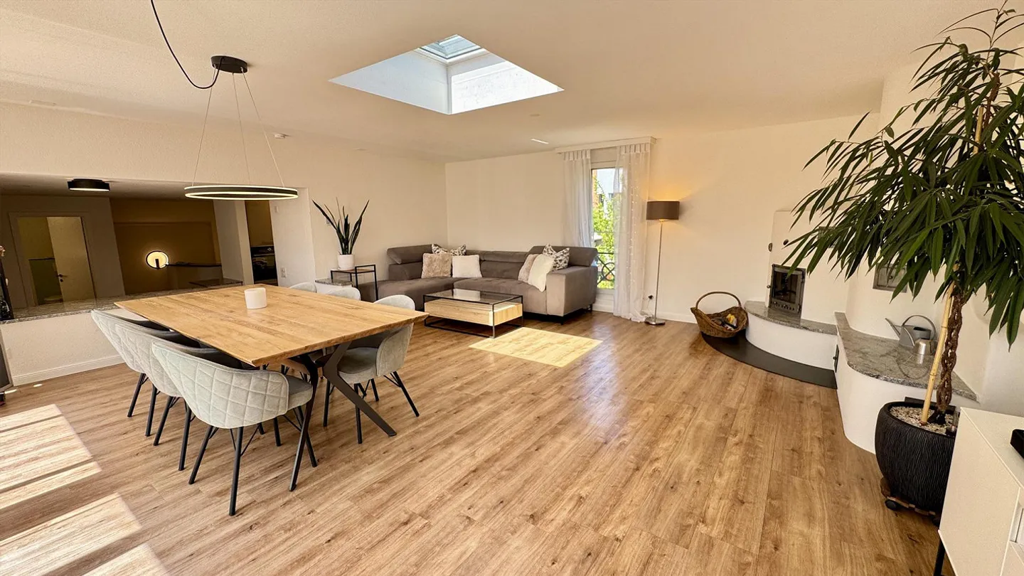 Modernized 5.5-room terrace house with winter garden and panoramic view - Photo 7 of 12