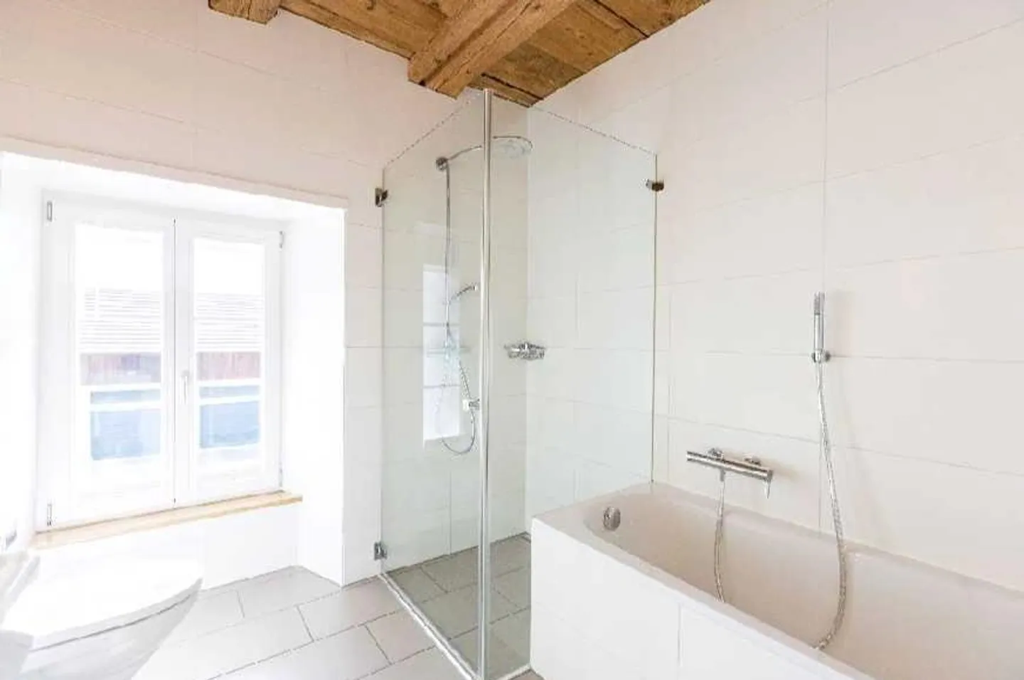 Mehrfamilienhaus und bewilligtes Bauprojekt für 5 Reihenhäuser - Foto 4 von 8